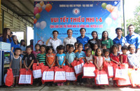 Trường ĐHSP Huế tặng quà cho học sinh xã Hồng Vân ảnh 4 Trường ĐHSP Huế tặng quà cho học sinh xã Hồng Vân ảnh 4