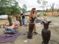 Bắt giữ một xe khách vận chuyển gỗ quý không rõ nguồn gốc ảnh 8