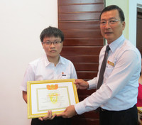  ĐH Huế tuyên dương các thủ khoa, sinh viên tiêu biểu ảnh 5