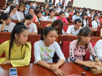 ĐH Huế tuyên dương các thủ khoa, sinh viên tiêu biểu ảnh 4 ĐH Huế tuyên dương các thủ khoa, sinh viên tiêu biểu ảnh 4
