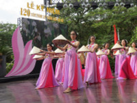 Trường THPT chuyên Quốc Học Huế đón nhận Huân chương Độc lập Hạng nhất ảnh 2