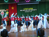 Chủ tịch UBND tỉnh Thừa Thiên Huế thăm trường Đại học Y Dược Huế ảnh 2