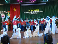 Chủ tịch UBND tỉnh Thừa Thiên Huế thăm trường Đại học Y Dược Huế ảnh 2 Chủ tịch UBND tỉnh Thừa Thiên Huế thăm trường Đại học Y Dược Huế ảnh 2