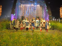 Thưởng lãm Hội họa Huế và áo dài trên cầu Trường Tiền ảnh 7