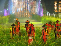 Thưởng lãm Hội họa Huế và áo dài trên cầu Trường Tiền ảnh 8