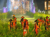 Thưởng lãm Hội họa Huế và áo dài trên cầu Trường Tiền ảnh 8