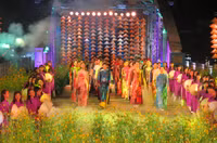 Thưởng lãm Hội họa Huế và áo dài trên cầu Trường Tiền ảnh 4