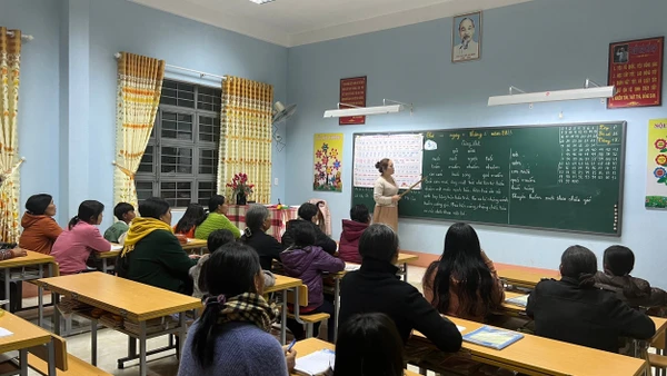 Lớp học xóa mù chữ ở Gia Lai.