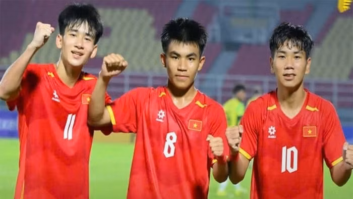 Hai tuyển trẻ Việt Nam tranh vé World Cup
