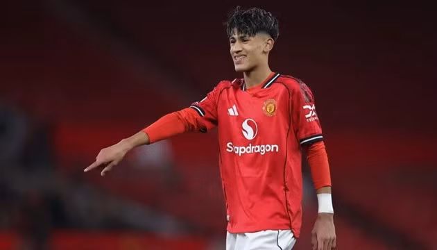 Tài năng 15 tuổi JJ Gabriel của Man United được nhiều đội bóng quan tâm.