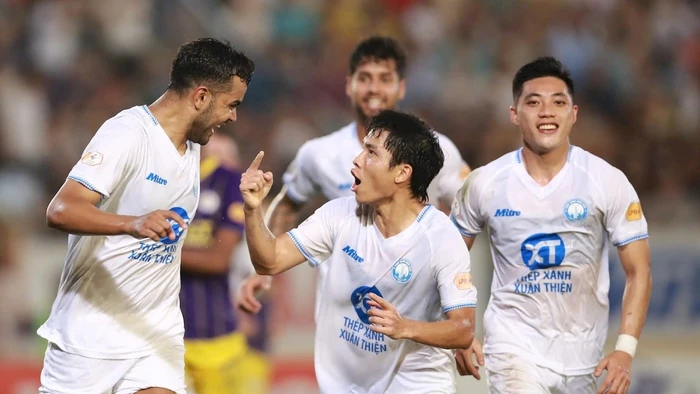 CLB Nam Định làm khách của Quảng Nam ở vòng 25 V-League.