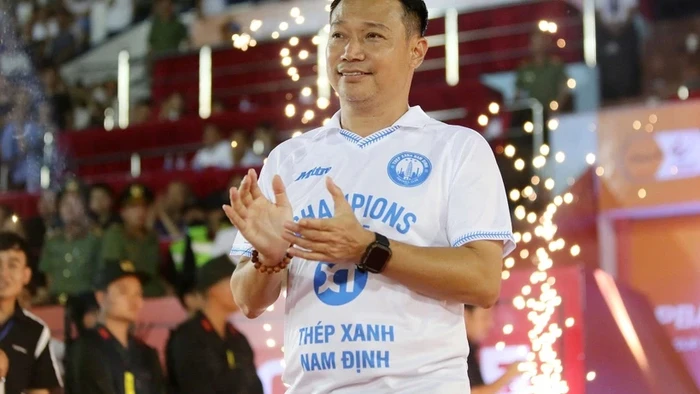 HLV Vũ Hồng Việt khen ngợi Xuân Son