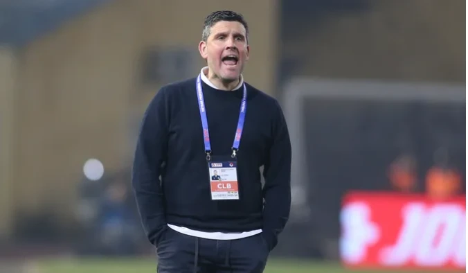 HLV Gerard Albadalejo và trợ lý HLV Josep Maria Roma chia tay Ninh Bình FC.