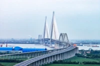 Cầu dây văng dài nhất thế giới thông xe, rút hành trình còn 20 phút