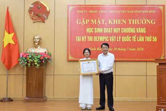 Ninh Bình thưởng 500 triệu đồng cho nữ sinh đoạt HCV Olympic Vật lí quốc tế