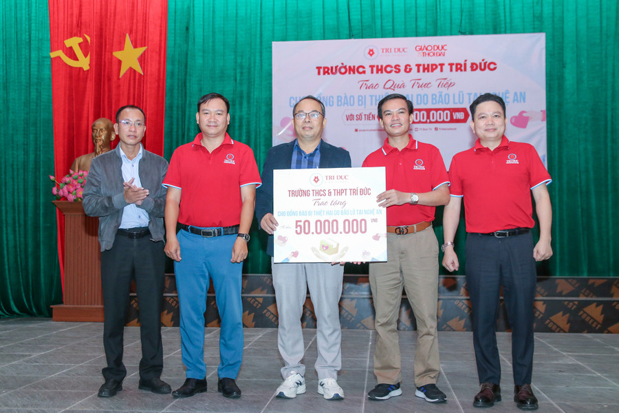 Báo GD&TĐ cùng trường Trí Đức trao 50 triệu đồng cho Trường Tiểu học Hoàng Long. img-9791.jpg