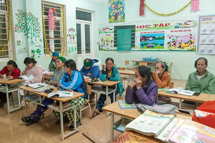 Lớp xóa mù chữ ở bản Piêng Vai, xã Mỹ Lý. (Ảnh: CSCC)