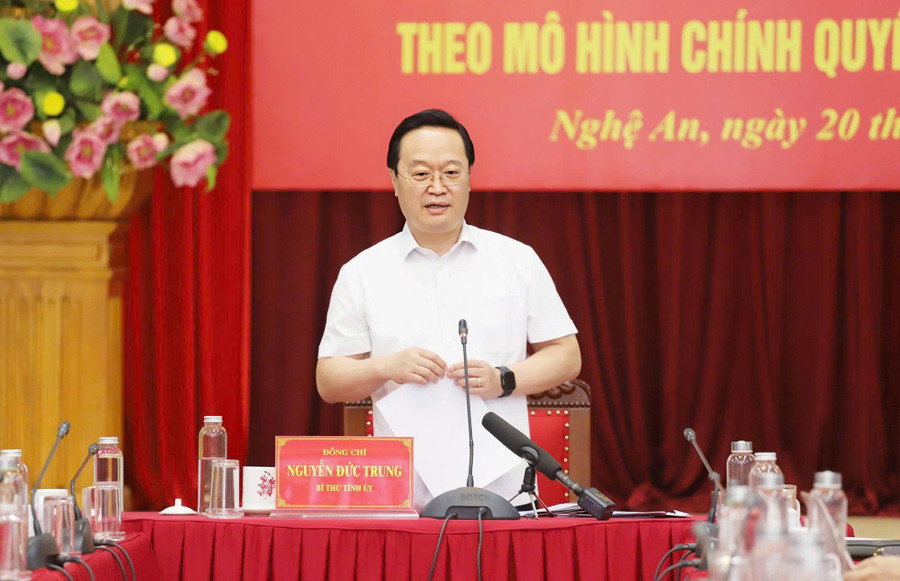 Bí thư Tỉnh uỷ Nghệ An Nguyễn Đức Trung phát biểu tại hội nghị. dongloc3.jpg