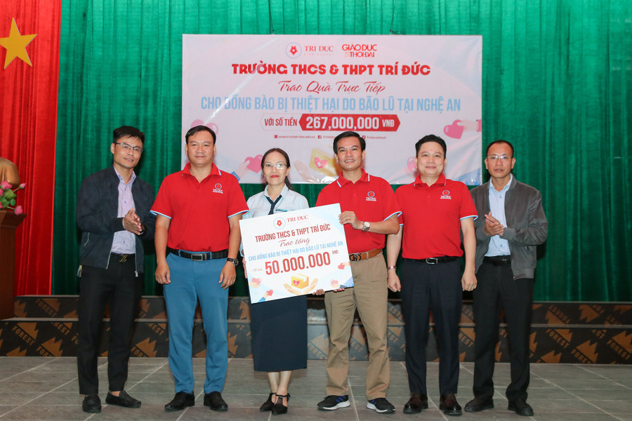 Báo GD&TĐ cùng trường Trí Đức trao 50 triệu đồng cho Trường Tiểu học Tân Phú. img-9798.jpg