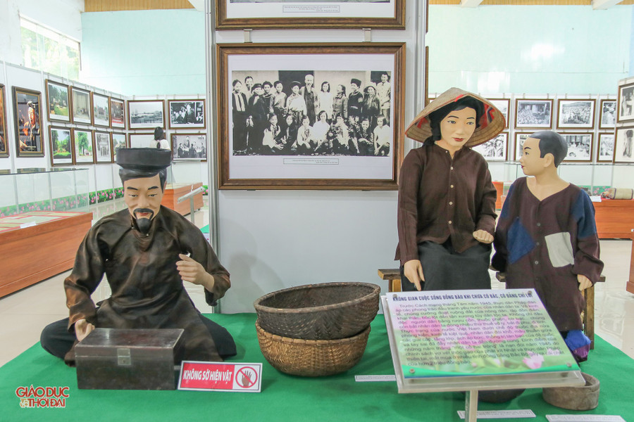 Đặc biệt, không gian trưng bày chuyên đề “Chủ tịch Hồ Chí Minh với đồng bào các dân tộc Việt Nam” thể hiện một nước Việt Nam đoàn kết, thống nhất, các dân tộc đều bình đẳng, gắn bó ruột thịt. trienlam2.jpg