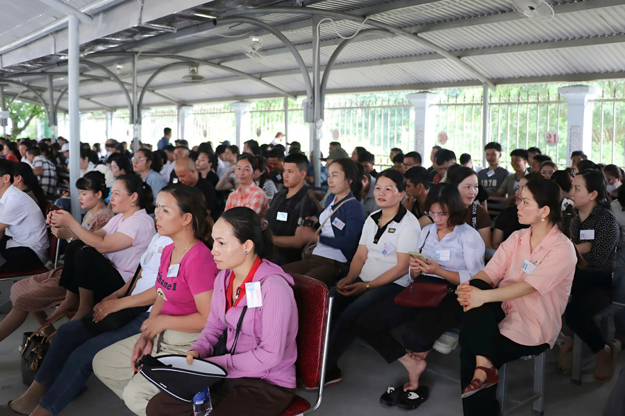 Ngày 8/5, Công an tỉnh Nghệ An tổ chức Lễ khai mạc kỳ sát hạch, cấp giấy phép lái xe đầu tiên sau khi tiếp nhận chức năng quản lý Nhà nước từ Sở GTVT (nay là Sở Xây dựng). thibanglai1.jpg