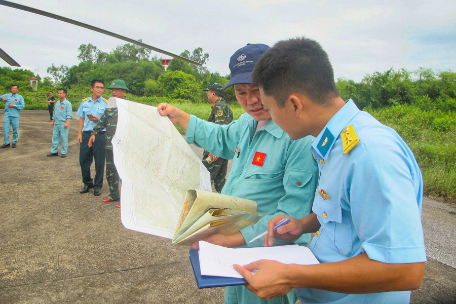 Các chuyến bay mang theo hàng chục tấn hàng hóa thiết yếu gồm lương thực, nước sạch, thuốc men, áo phao… 3f8b23d5d7bd5ee307ac4-copy.jpg