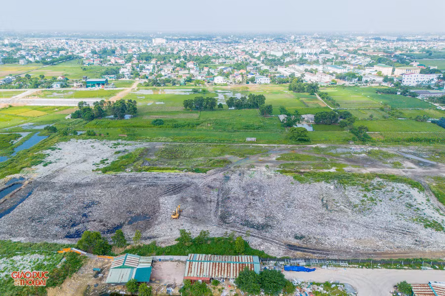 Bãi rác Đông Vinh tại TP Vinh, Nghệ An. (Ảnh: Phạm Tâm)