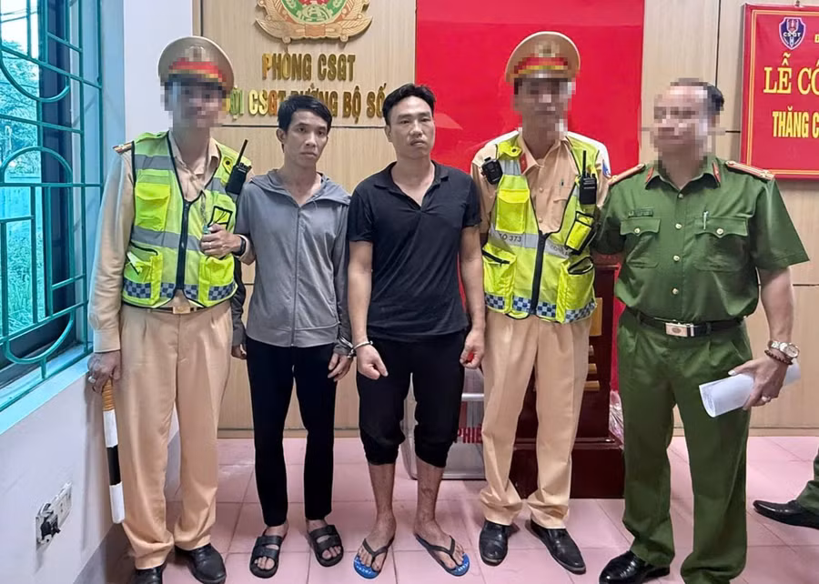 Hai phạm nhân tại cơ quan công an. (Ảnh: CANA)