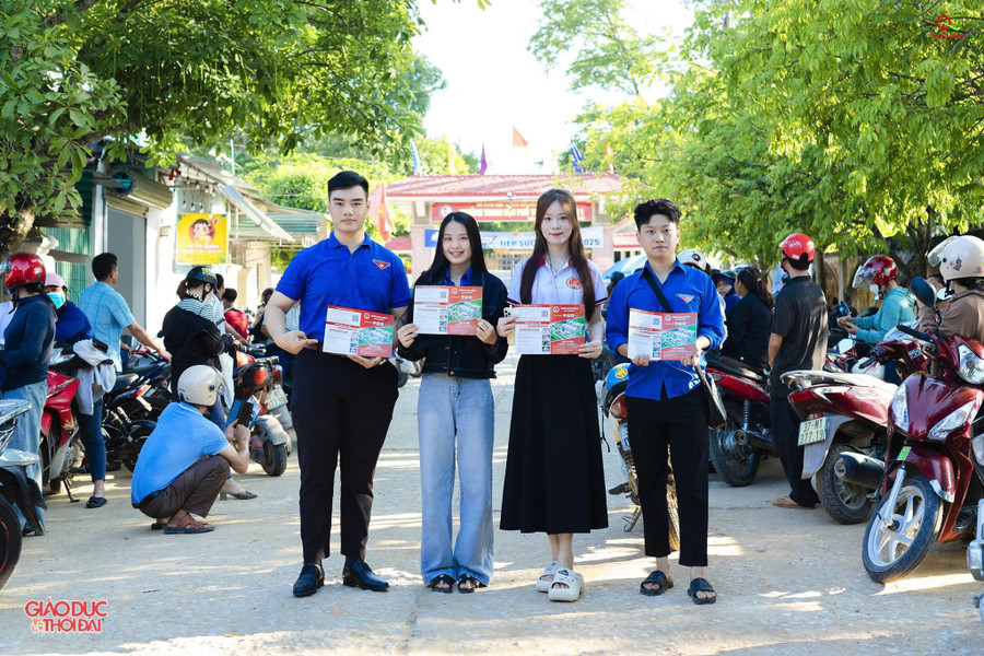 Chiến dịch "Tiếp sức mùa thi" năm 2025, Tỉnh đoàn Nghệ An triển khai hơn 140 đội hình thanh niên tình nguyện với hơn 2.000 đoàn viên, thanh niên. doan8.jpg