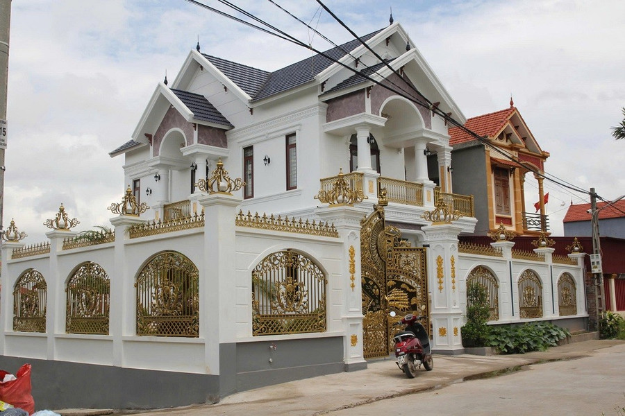 Căn nhà của một trong những người cầm đầu băng nhóm lừa đảo. (Ảnh: CANA) images2026302-f5a389398ffa38a461eb11.jpg