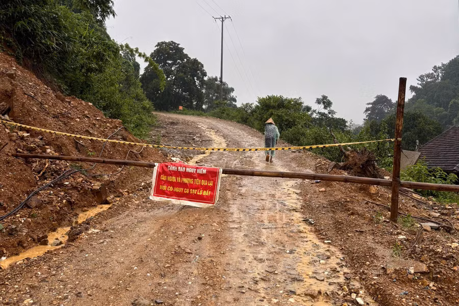 Xã Yên Hòa (Nghệ An) cấm đường lại đập tràn Xốp Cốc. (Ảnh: CSCC)