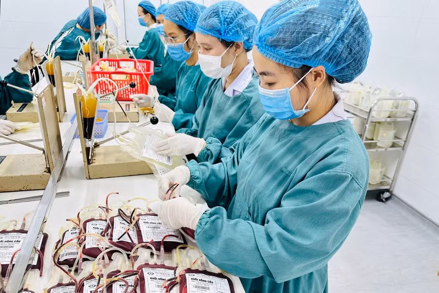 Lượng máu tại trung tâm chỉ đáp ứng 50-60% nhu cầu. (Ảnh: Hoàng Trinh)