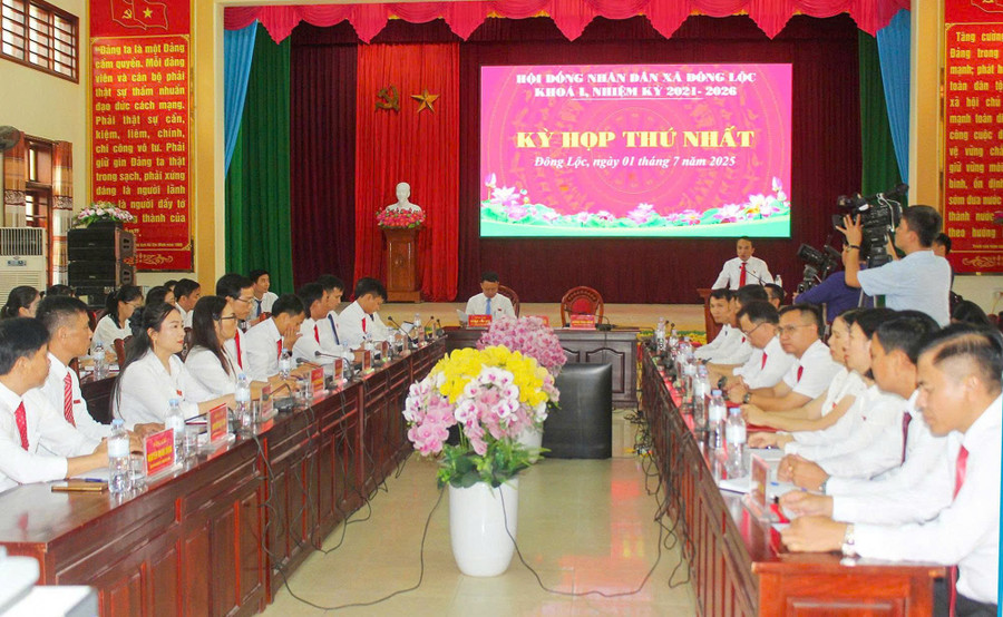 Hội nghị Đảng ủy phiên thứ nhất của xã Đông Lộc. z6723977183620-f29db73e1dcc7cfa29fd438ba6505717.jpg