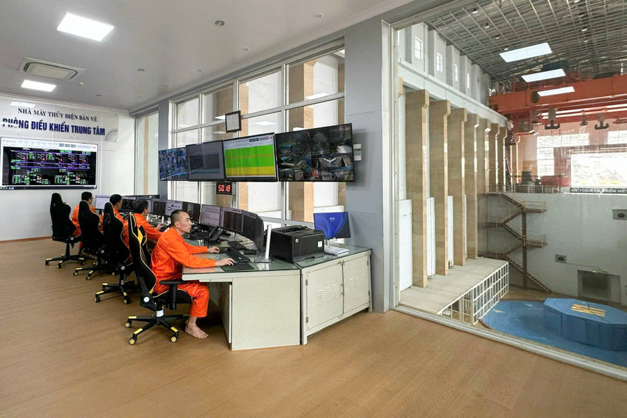 Các kỹ sư nhà máy duy trì lực lượng ứng trực 24/24h. 3fba7bdb2574ad2af465.jpg