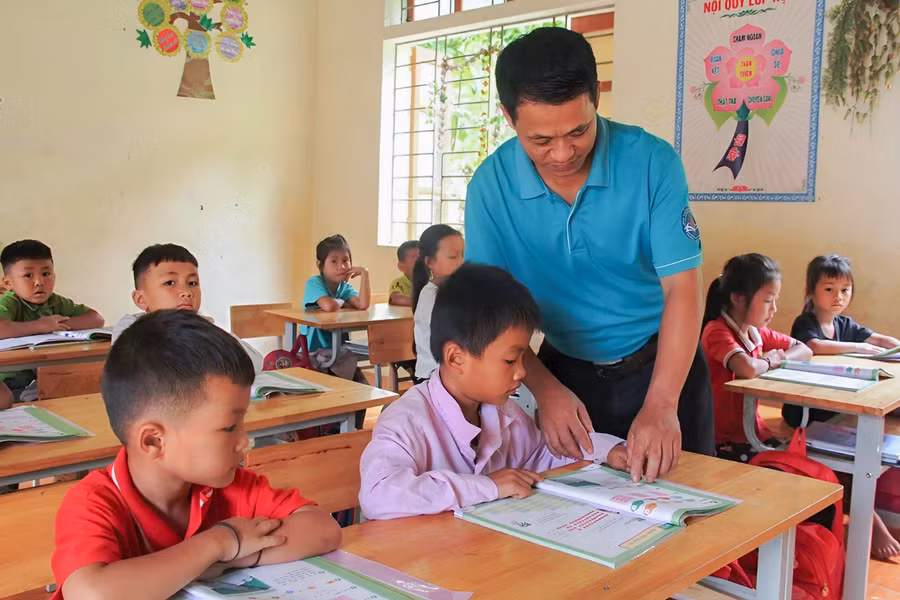 Một giờ lên lớp của thầy giáo Phan Ngọc Khánh. (Ảnh: Hồ Ngợi)