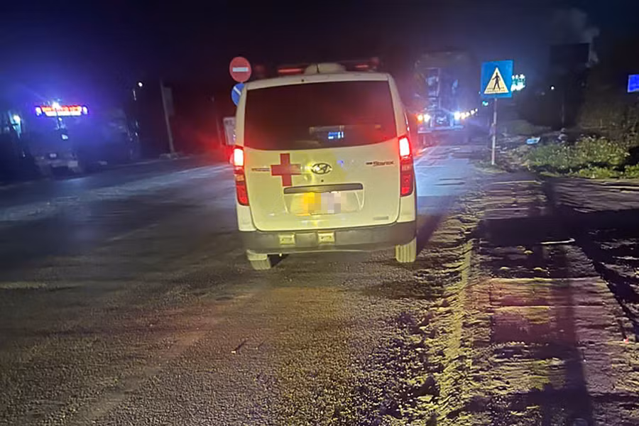 Xe cứu thương phát tín hiệu ưu tiên không đúng quy định. (Ảnh: CACC)