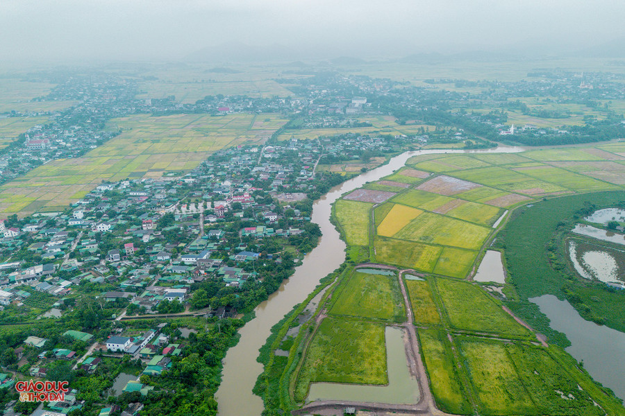 Ngày nay, kênh Nhà Lê chuyển mình, trở thành huyết mạch dân sinh, tưới tiêu cho đồng ruộng và là nền tảng cho sự phát triển của các làng mạc, đô thị sầm uất. kenh-nha-le-5.jpg