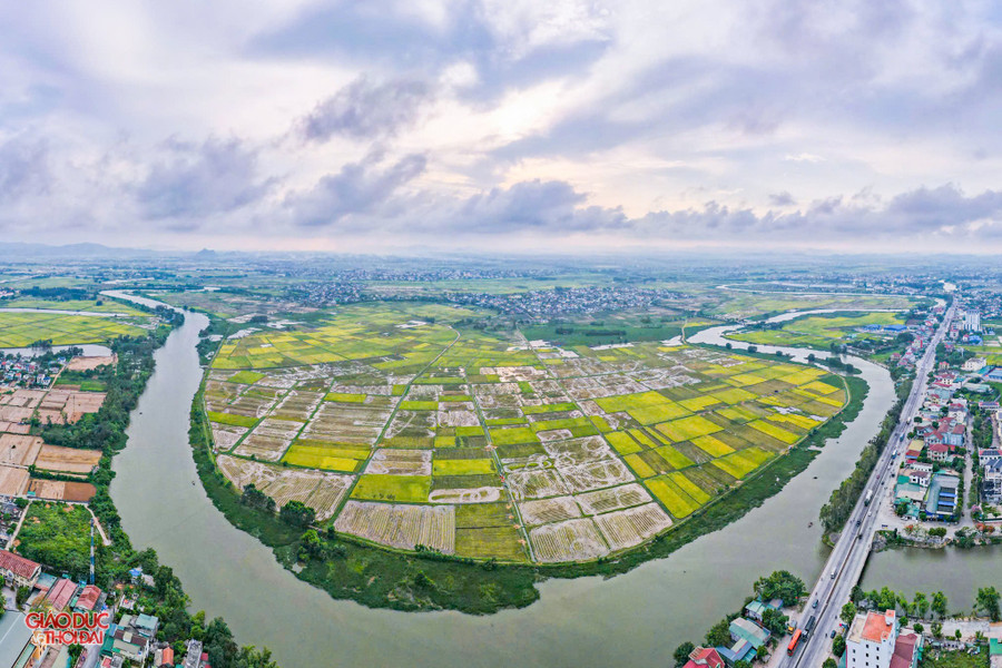 Đoạn kênh Nhà Lê tại Nghệ An dài hơn 130km. Mỗi đoạn kênh lại được đặt những tên riêng như: Kênh Mơ, kênh Dâu, kênh Mỹ Giang, kênh Sắt, sông Vinh… kenh-nha-le.jpg