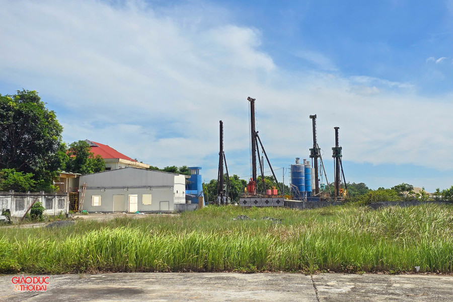 Các dự án, gồm: Dự án mở rộng, cải tạo sân đỗ máy bay; cải tạo nhà ga hành khách T1; sửa chữa đường cất hạ cánh và hệ thống 2 đường lăn. Tổng mức đầu tư dự án gần 1.000 tỷ đồng. sanbay8.jpg