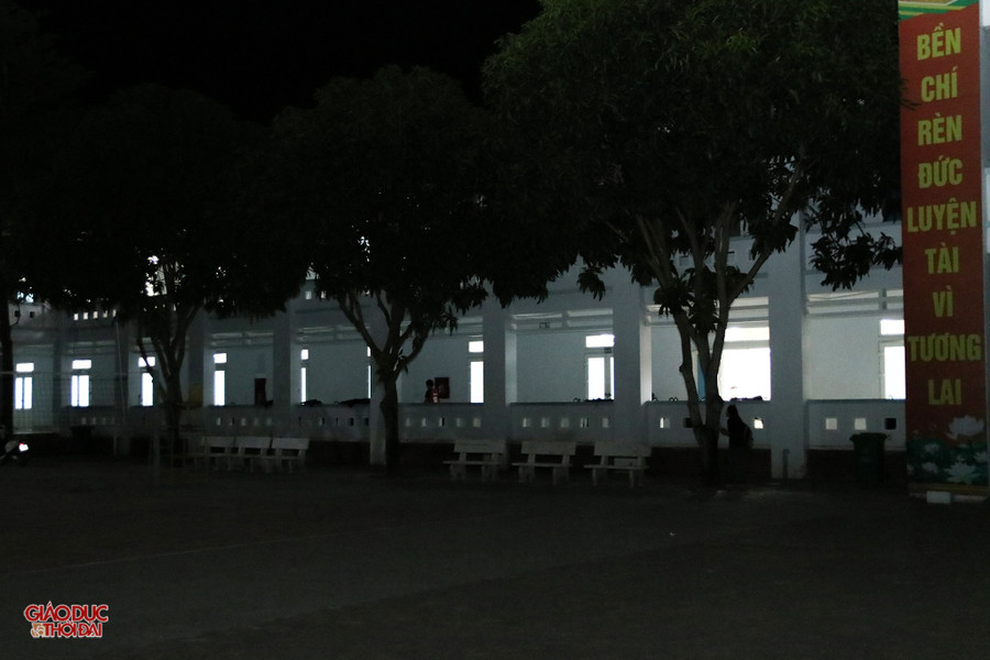Những lớp học của Trường Phổ thông DTNT THPT số 2 sáng đèn ôn thi tốt nghiệp. img-4538-copy.jpg