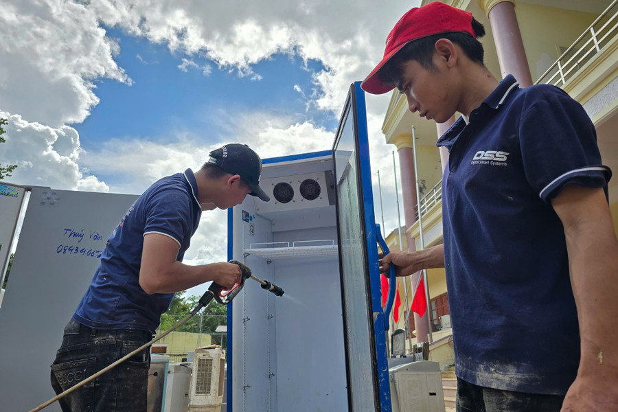 Chính quyền địa phương bố trí điểm tập kết máy móc tiện lợi, đảm bảo điện nước đầy đủ, giúp các thành viên trong Hội có thể nhanh chóng bắt tay vào công việc. sua-do-dien-12.jpg