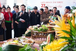 Phần thuyết trình về mỗi món ăn của các nhà hàng, khách sạn.