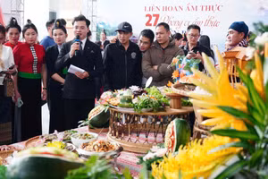 Phần thuyết trình về mỗi món ăn của các nhà hàng, khách sạn.