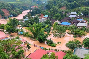 Bản Pá Nậm (xã Mường Luân) tan hoang chỉ sau ít giờ ngắn ngủi.