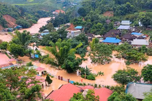 Bản Pá Nậm (xã Mường Luân) tan hoang chỉ sau ít giờ ngắn ngủi.