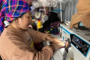 Nhiều chị em đã tạo ra các sản phẩm đặc trưng tại địa phương và mạnh dạn quảng bá, kinh doanh trên không gian mạng.