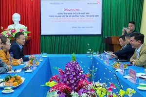 Lãnh đạo xã Mường Tùng làm việc với Tổ chức Tầm nhìn Thế giới Nhật Bản.