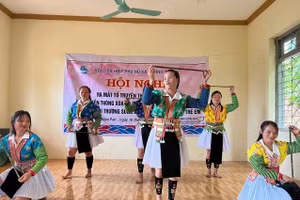 Phụ nữ từ đối tượng chịu tác động đến lực lượng nòng cốt trong tuyên truyền xóa bỏ hủ tục.