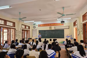 Một buổi học của thầy trò trường THPT Chà Cang, xã Mường Chà, tỉnh Điện Biên.