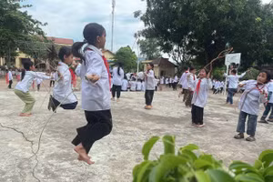Một giờ giải lao của học sinh nhà trường.